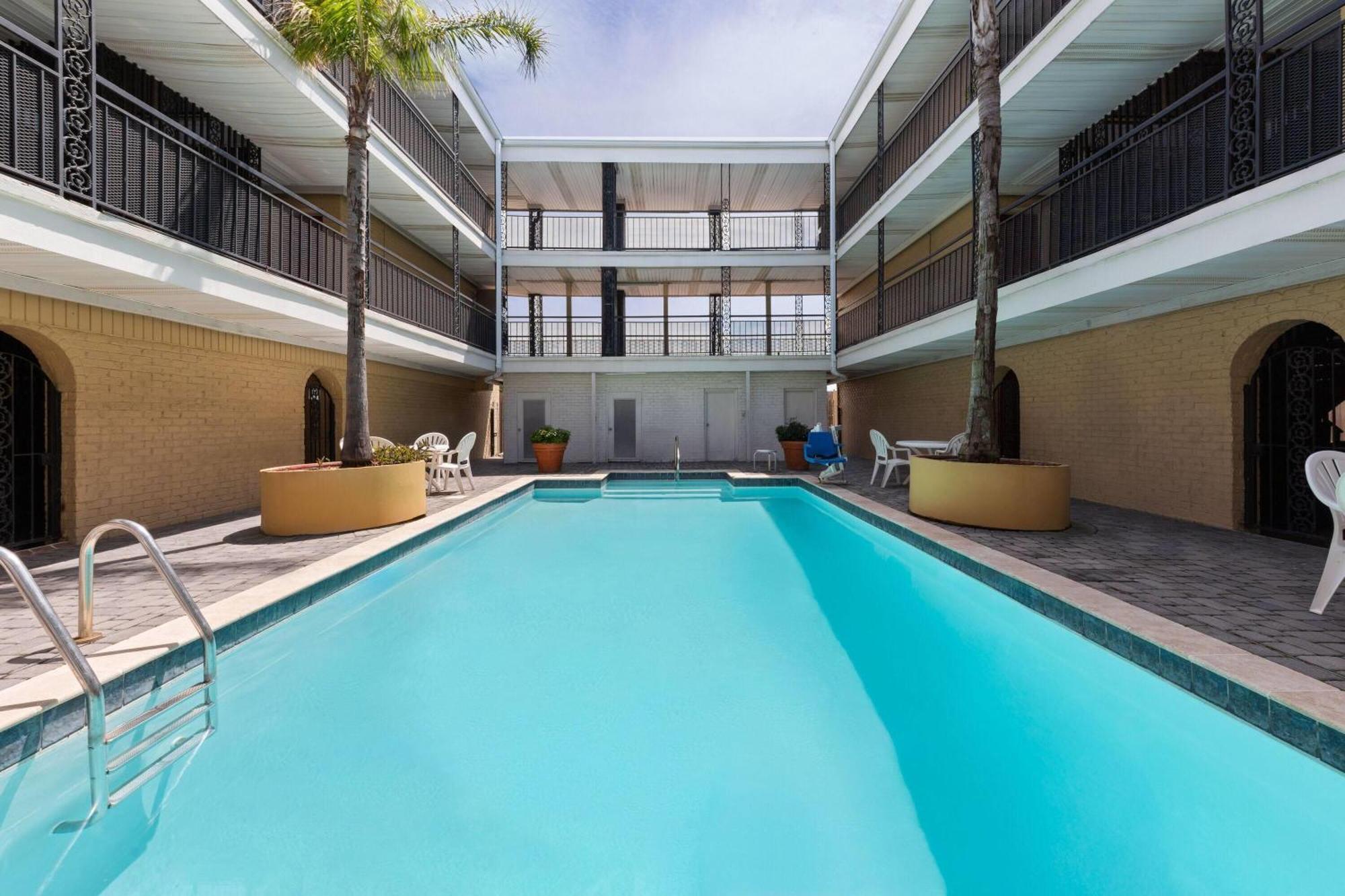 Super 8 By Wyndham New Orleans Hotel Exterior foto